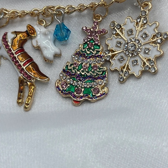 Christmas Spirit Charm Bracelet, Holiday Bracelet, Christmas tree Bracelet - Picture 2 of 9